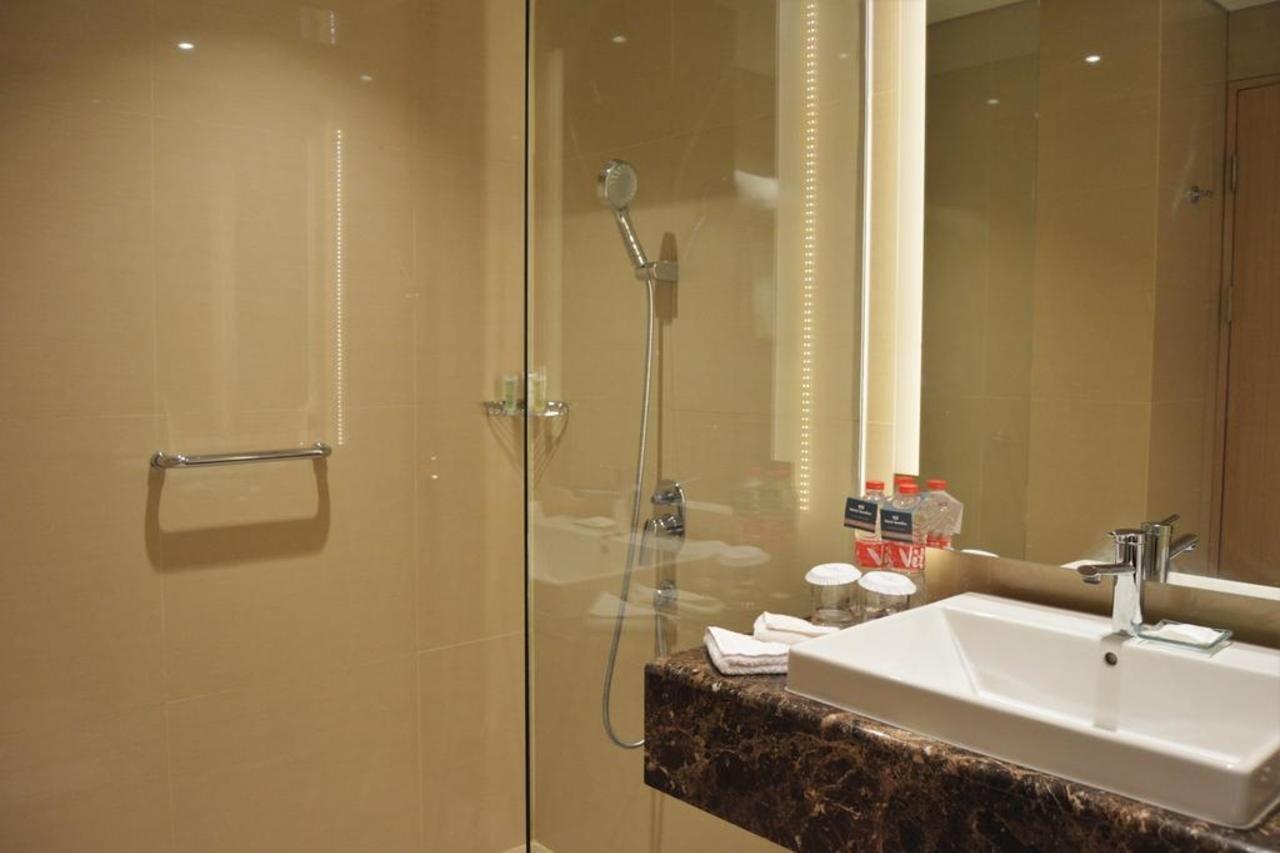 Hotel Santika Gresik Eksteriør billede