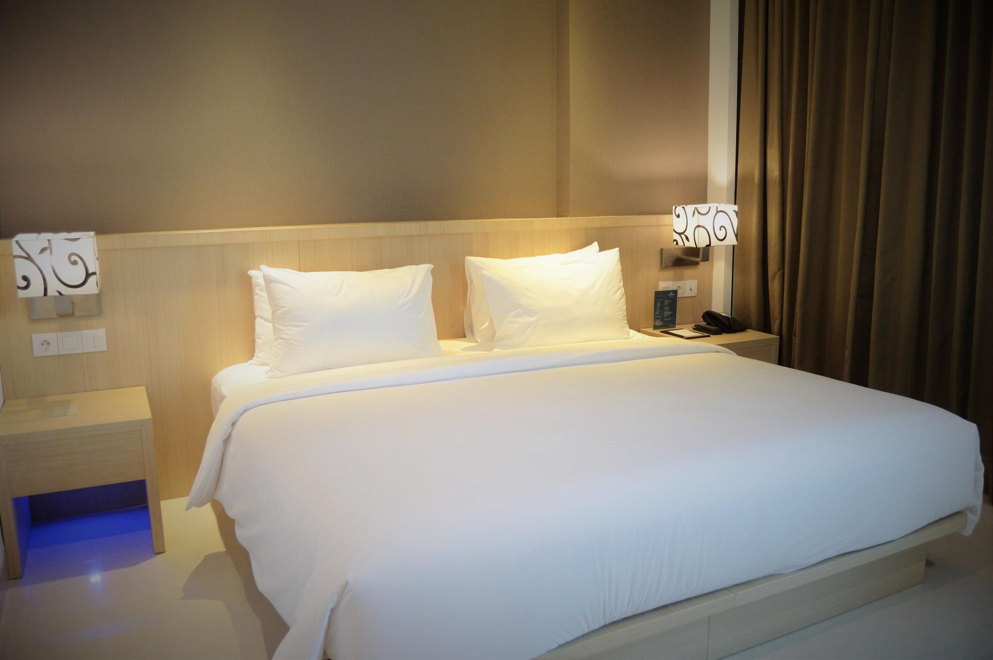 Hotel Santika Gresik Eksteriør billede