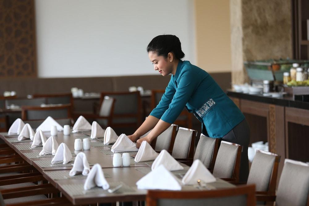 Hotel Santika Gresik Eksteriør billede