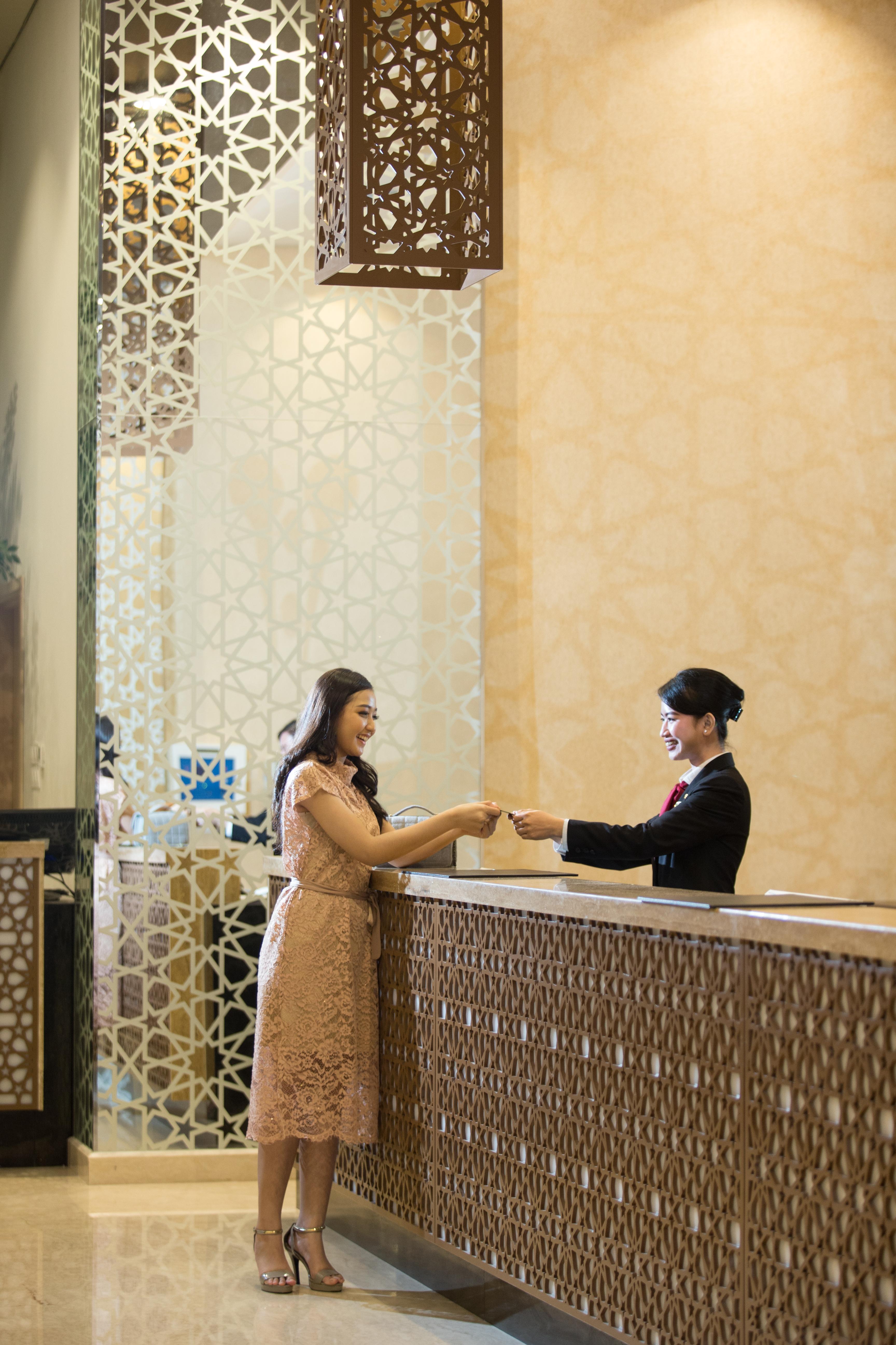 Hotel Santika Gresik Eksteriør billede