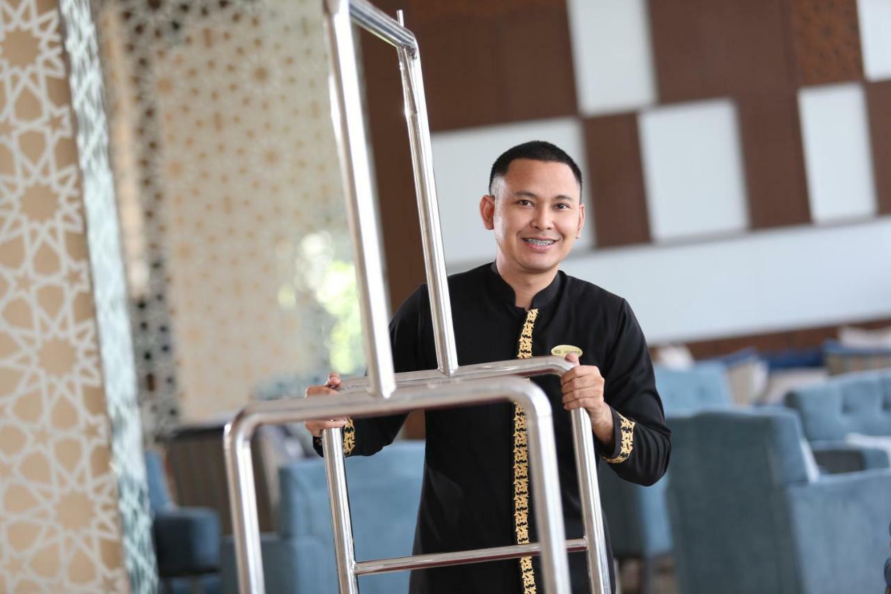 Hotel Santika Gresik Eksteriør billede