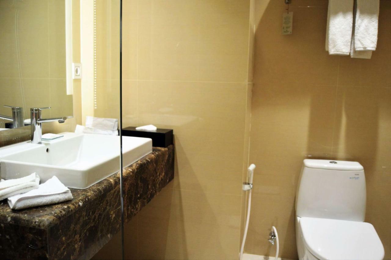 Hotel Santika Gresik Eksteriør billede